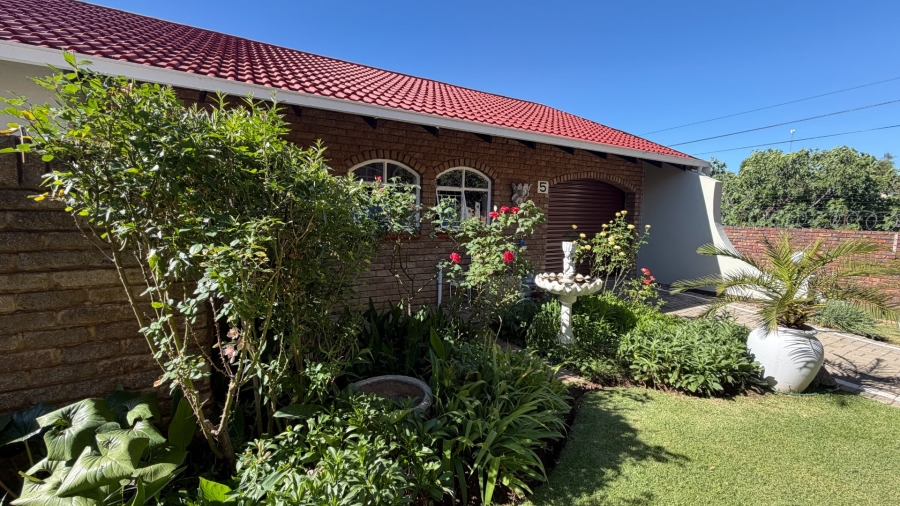 2 Bedroom Property for Sale in Miederpark North West